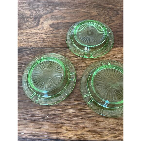 3Hazel Atlas Checkerboard Uranium Glass Ashtray small salesman - Picture 11 of 16